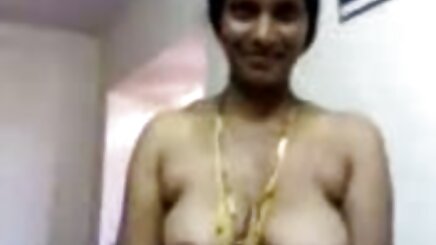 Anne olgun xxx porno olduğunu bir chicken içinde tüm delikler