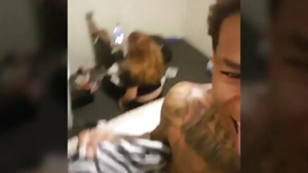 Otobüste olgun tube porn ceketin altında