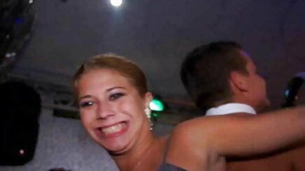 Yalınayak ve ayakta olgun porno tüp desen boyutu 40